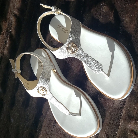 Michael Kors Judy Thong Sandal Vanilla 8M nwt - Picture 6 of 9